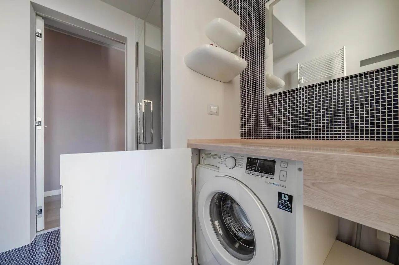Lovely Apartment In Milano-Porta Romana W/ Balcony 米兰