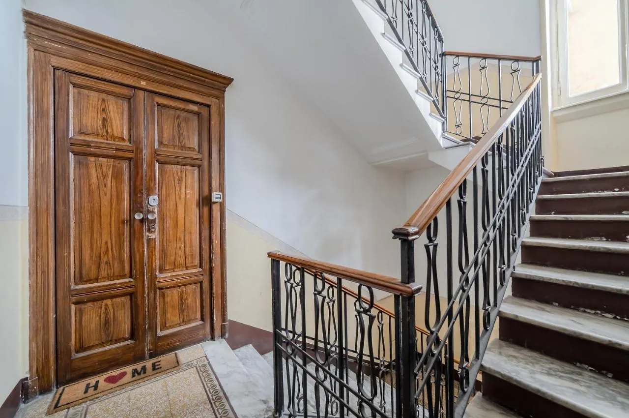 Lovely Apartment In Milano-Porta Romana W/ Balcony